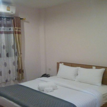 The Zara Double Tree Hotel ウボンラチャタニ 部屋 写真